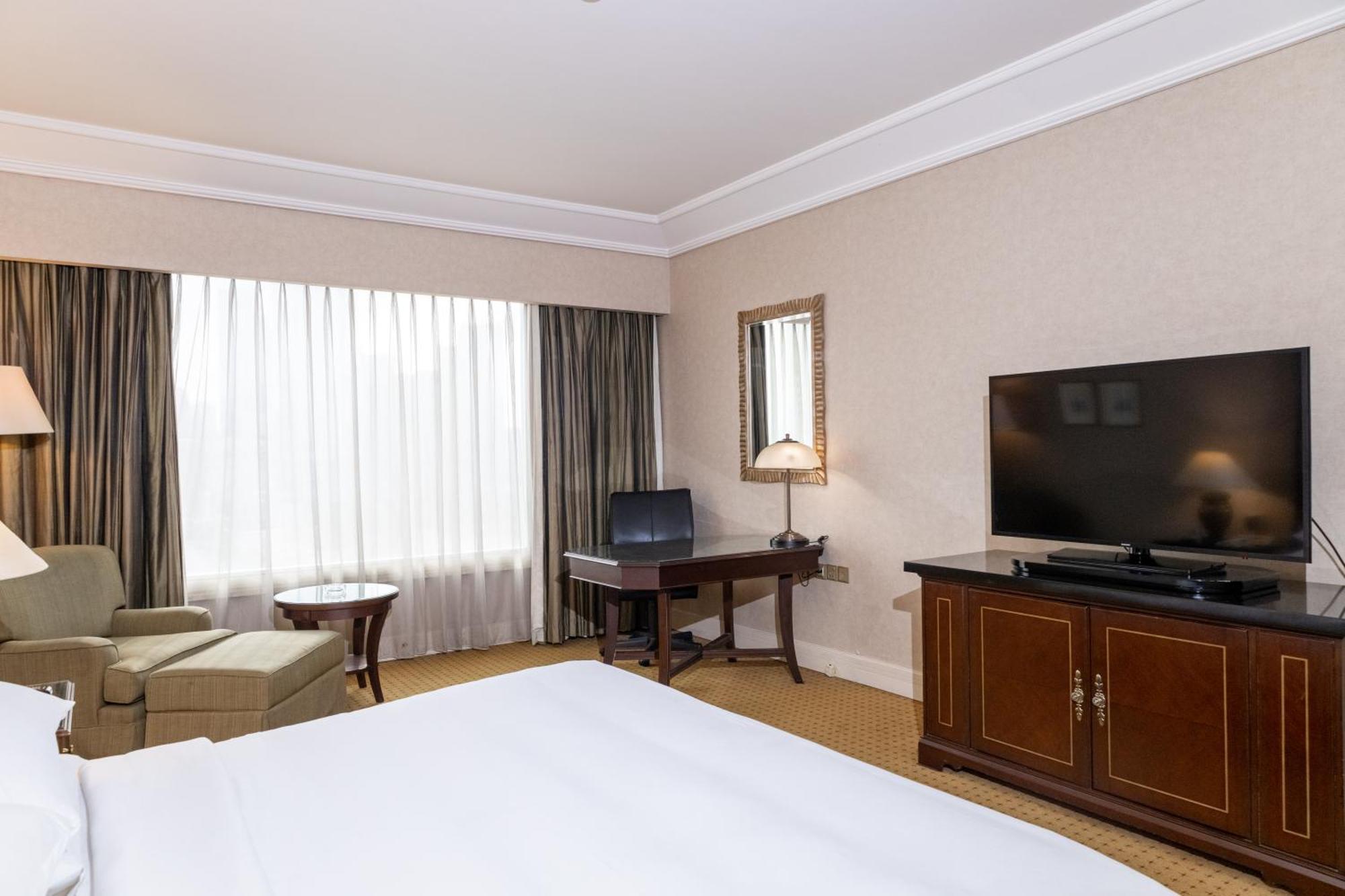 Mangkuluhur Artotel Suites Джакарта Екстериор снимка
