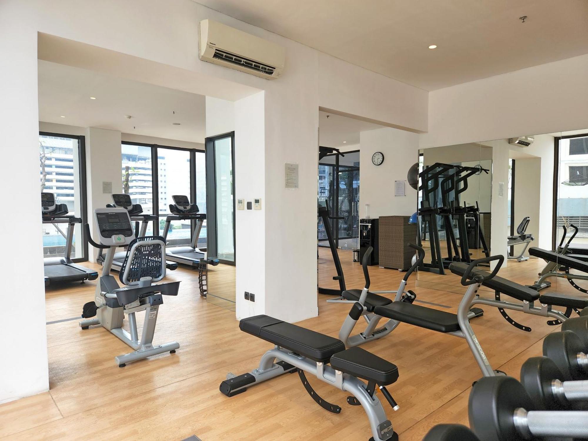 Mangkuluhur Artotel Suites Джакарта Екстериор снимка
