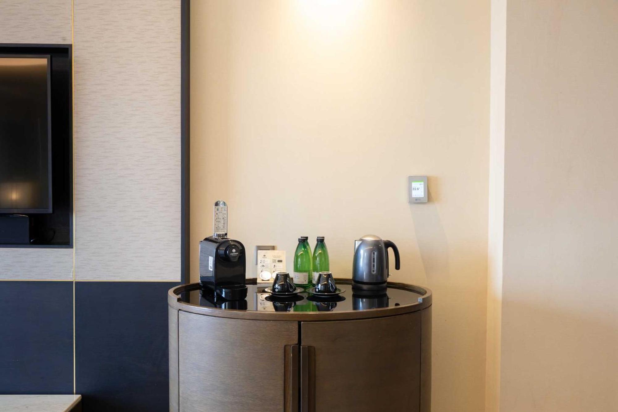 Mangkuluhur Artotel Suites Джакарта Екстериор снимка